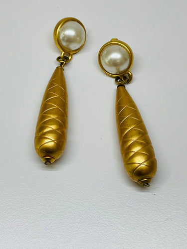 Pearl with Gold Dangle Earrings Devil's Details